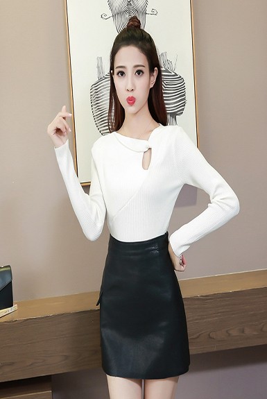 Áo len tay dài khoét giọt nước ở ngực dễ thương