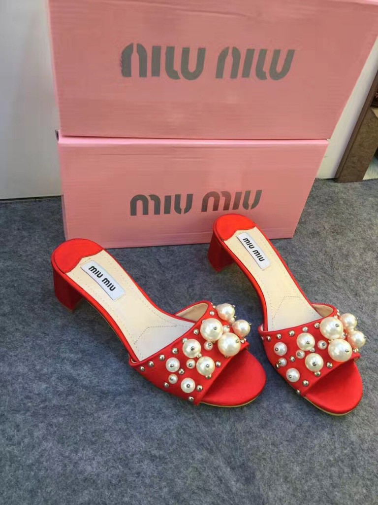 Dép đế vuông đính ngọc trai