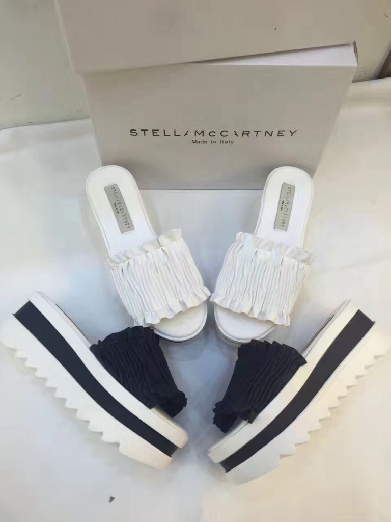 Dép đế xuồng răng cưa