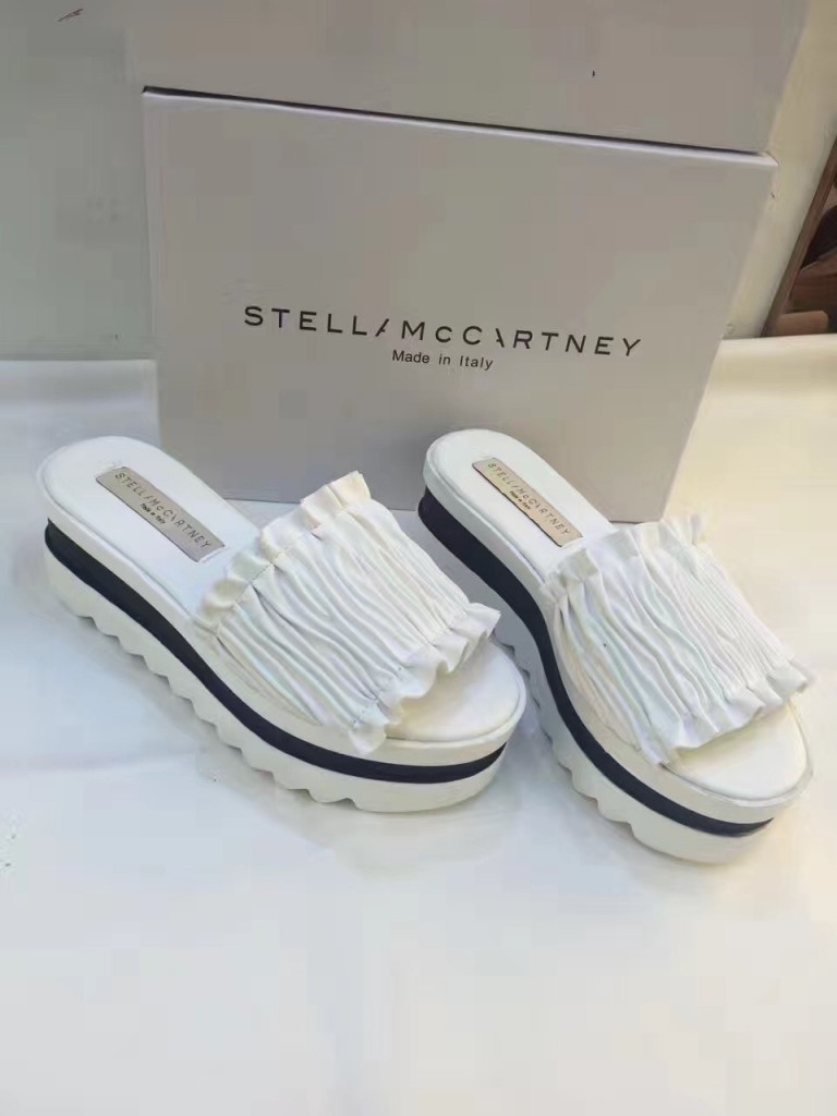 Dép đế xuồng răng cưa