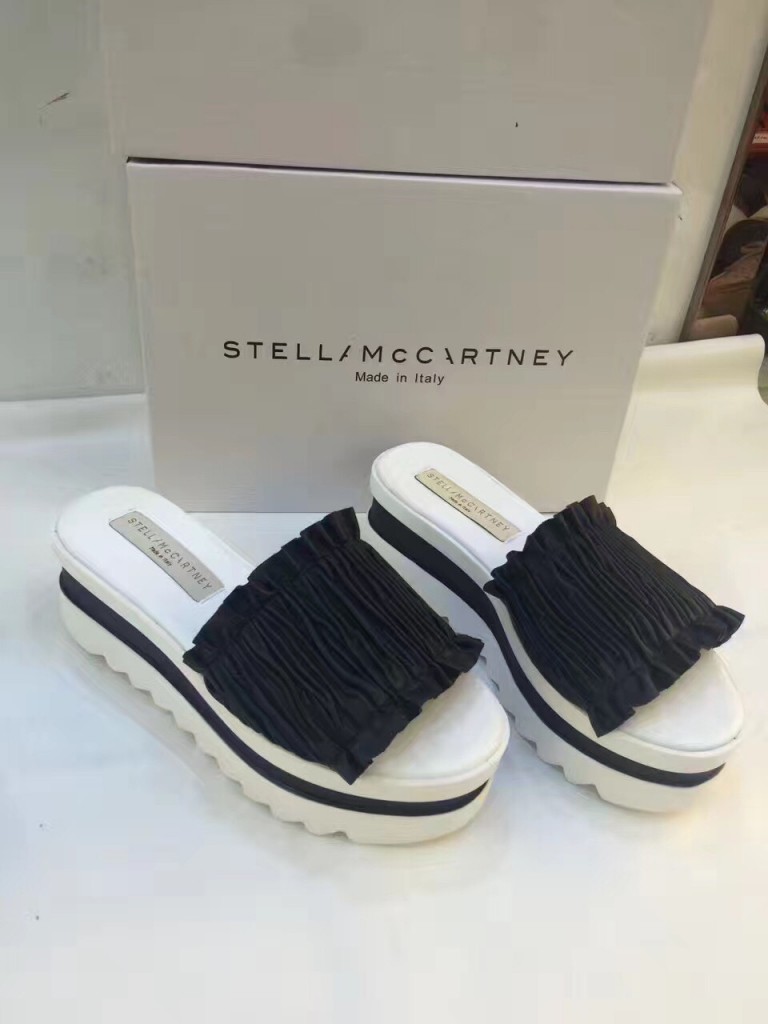 Dép đế xuồng răng cưa