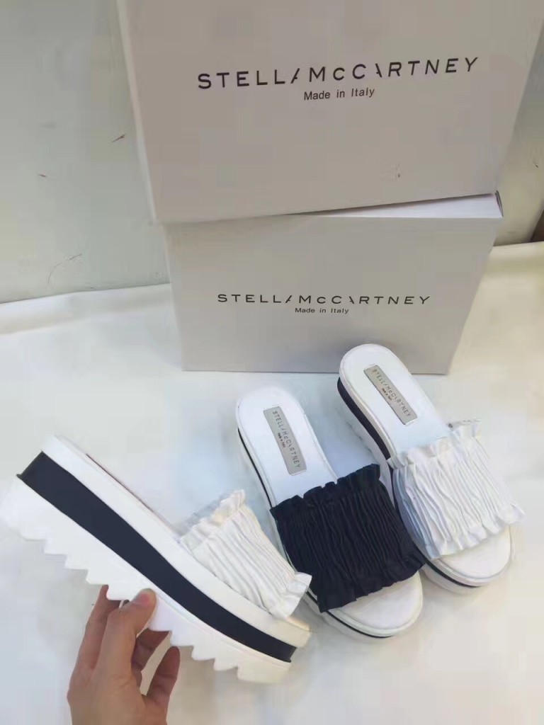 Dép đế xuồng răng cưa