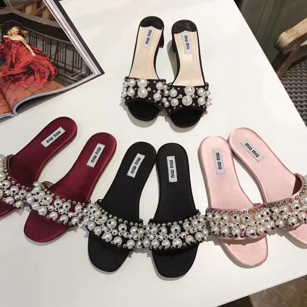 Dép thấp đính họa tiết