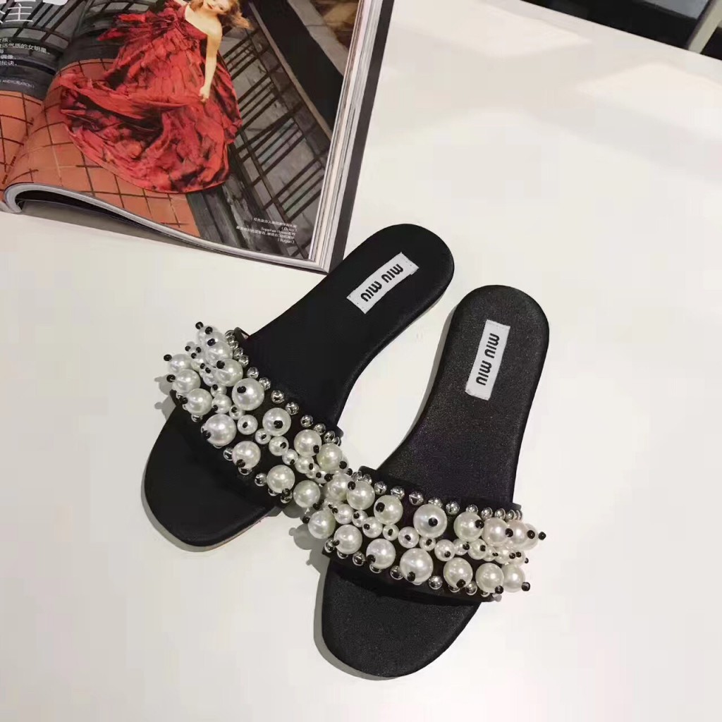 Dép thấp đính họa tiết