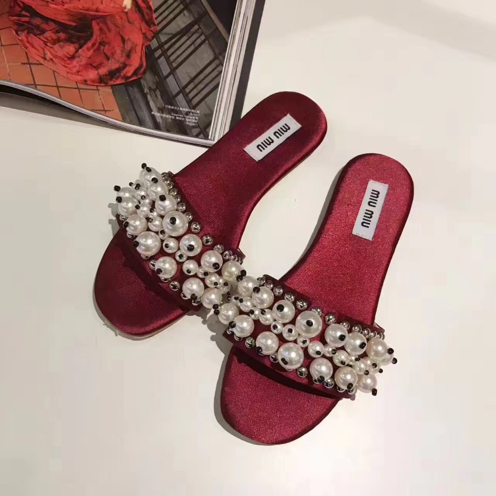 Dép thấp đính họa tiết