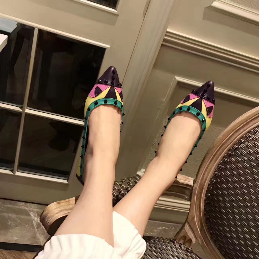 Guốc đế vuông hình thú đính đinh cá tính