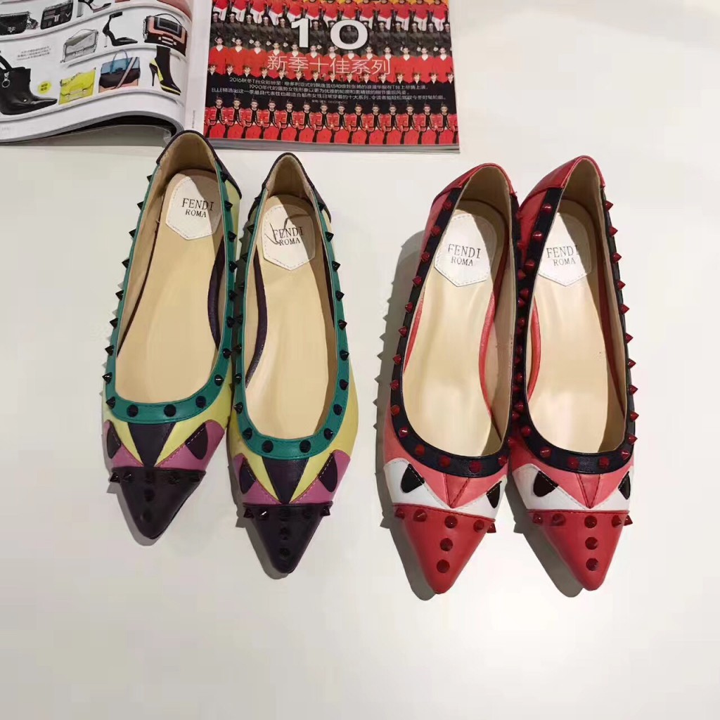 Guốc đế vuông hình thú đính đinh cá tính