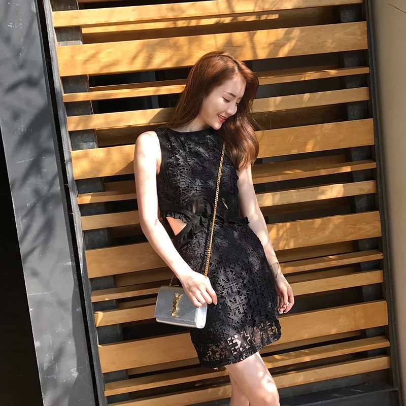 Đầm ôm body ren chéo