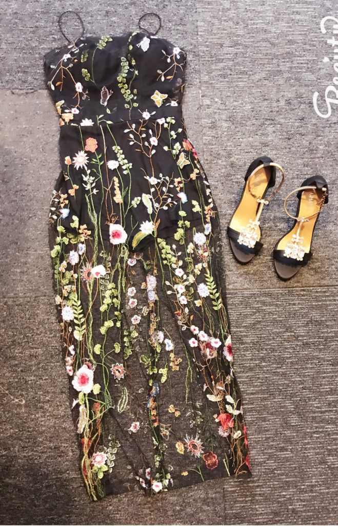 Đầm ôm body ren xẻ tà