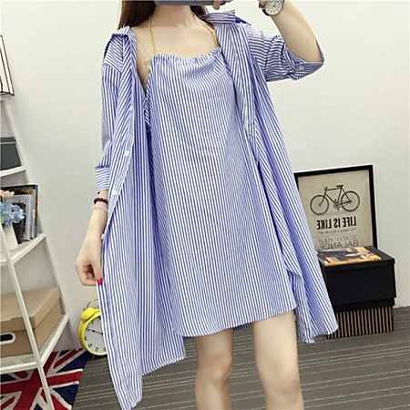 Đầm công sở yếm kèm áo khoác sơ mi bên ngoài
