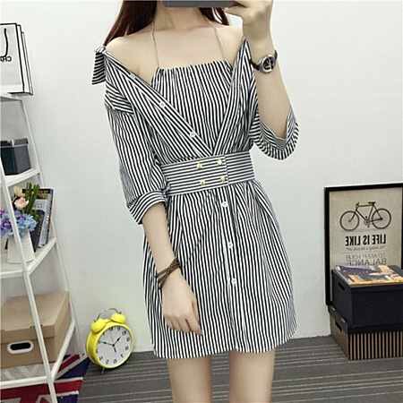 Đầm công sở yếm kèm áo khoác sơ mi bên ngoài