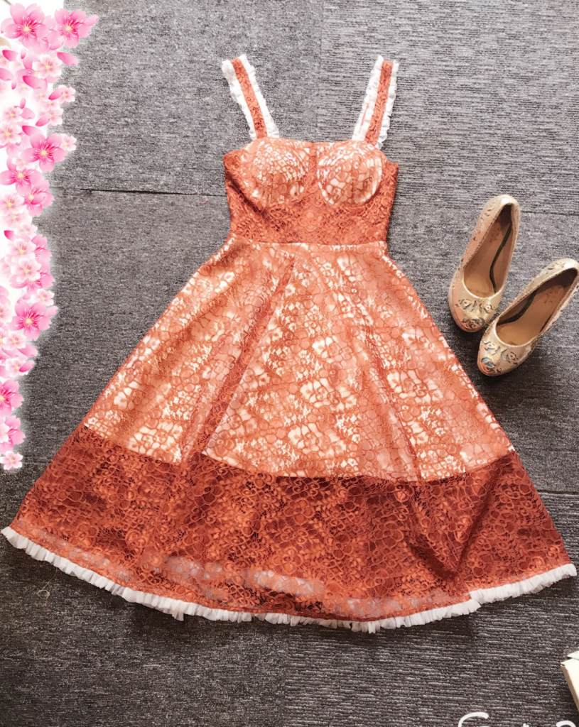 Đầm ren xoè 2 dây nhúng bèo