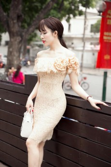 Thanh lịch sành điệu với đầm ôm body họa tiết nhí Thanh lịch sành điệu với đầm ôm body họa tiết nhí