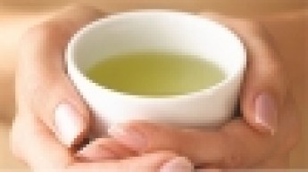Mọi người thường có uốn trà đúng cách Mọi người thường có uốn trà đúng cách