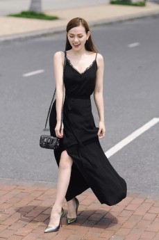 Top 3 mẫu đầm maxi đi biển 2 dây siêu đẹp Top 3 mẫu đầm maxi đi biển 2 dây siêu đẹp