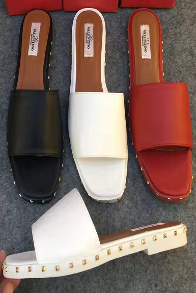Dép valentino nữ đơn giản và bền đẹp Dép valentino nữ đơn giản và bền đẹp