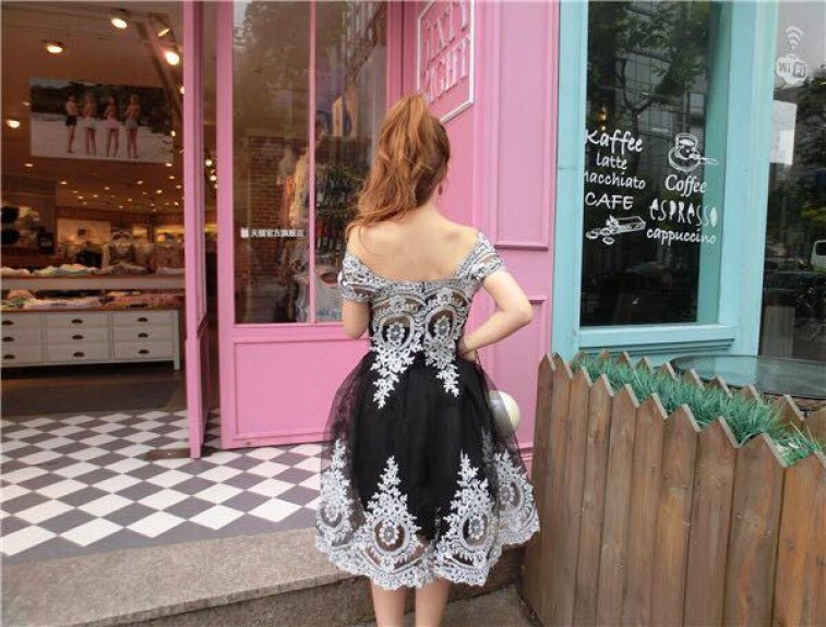 đầm xòe ren gương hoàng gia đẳng cấp