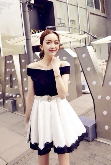 Đầm dạ tiệc nữ rớt vai áo đen phối chân váy xếp ly  Đầm dạ tiệc nữ rớt vai áo đen phối chân váy xếp ly