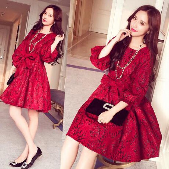 Đầm bố xòe buộc nơ hoa ở bụng Đầm bố xòe buộc nơ hoa ở bụng